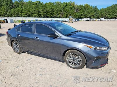 Czwarte zdjęcie samochodu z boku: 2023 KIA FORTE GT LINE VIN:3KPF54ADXPE562879 - miniatura