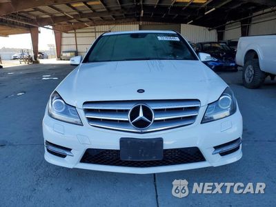 Piąte zdjęcie samochodu w środku: 2012 MERCEDES-BENZ C 250 VIN:WDDGF4HB9CR192275 - miniatura