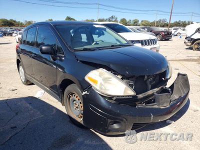 Czwarte zdjęcie samochodu z boku: 2009 NISSAN VERSA 1.8 S VIN:3N1BC13E39L447857 - miniatura