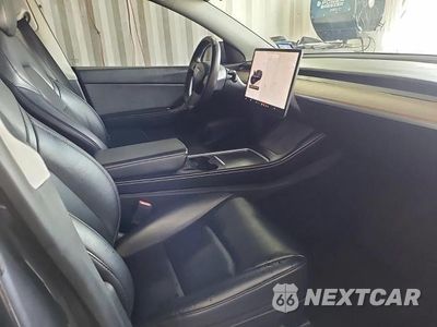 Piąte zdjęcie samochodu w środku: 2022 TESLA MODEL Y VIN:7SAYGDEE1NF387017 - miniatura