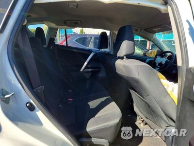 Zdjęcie 11 z 13 samochodu: 2017 TOYOTA RAV4 LE VIN:JTMBFREV6HJ109522 - miniatura
