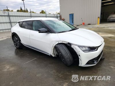 Czwarte zdjęcie samochodu z boku: 2024 KIA EV6 WIND VIN:KNDC34LA4R5211489 - miniatura