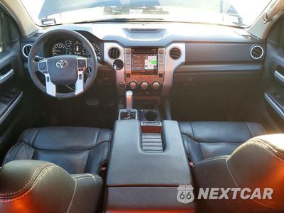Zdjęcie 8 z 12 samochodu: 2018 TOYOTA TUNDRA CREWMAX SR5 VIN:5TFDW5F18JX721916 - miniatura