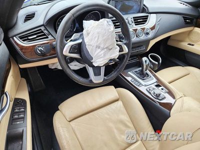 Zdjęcie 8 z 12 samochodu: 2010 BMW Z4 SDRIVE35I VIN:WBALM7C56AE381937 - miniatura
