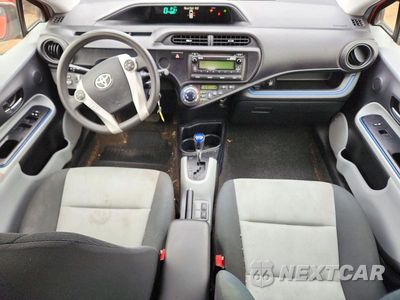 Zdjęcie 8 z 12 samochodu: 2013 TOYOTA PRIUS C TWO VIN:JTDKDTB37D1032708 - miniatura