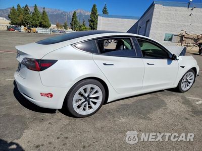 Trzecie zdjęcie samochodu z tyłu: 2023 TESLA MODEL 3 VIN:5YJ3E1EAXPF581850 - miniatura