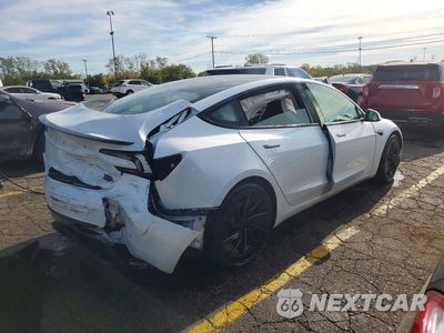Trzecie zdjęcie samochodu z tyłu: 2025 TESLA MODEL 3 VIN:5YJ3E1ET6SF033922 - miniatura