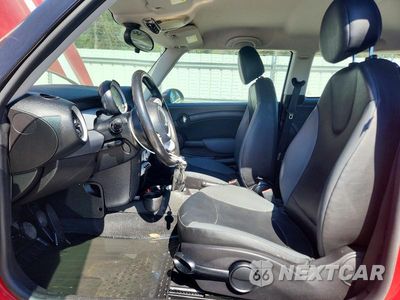 Zdjęcie 7 z 12 samochodu: 2010 MINI COOPER VIN:WMWMF3C58ATU77880 - miniatura