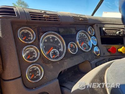 Zdjęcie 9 z 14 samochodu: 2017 FREIGHTLINER CASCADIA 125 VIN:3AKJGLDR9HSJJ2104 - miniatura
