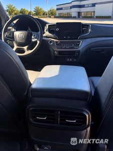Zdjęcie 9 z 10 samochodu: 2025 HONDA RIDGELINE RTL VIN:5FPYK3F52SB040190 - miniatura