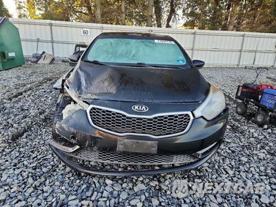 Piąte zdjęcie samochodu w środku: 2016 KIA FORTE LX VIN:KNAFK4A60G5469498 - miniatura