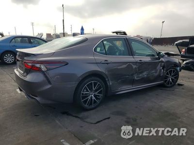 Trzecie zdjęcie samochodu z tyłu: 2024 TOYOTA CAMRY HYBRID SE VIN:4T1S31AK7RU629455 - miniatura