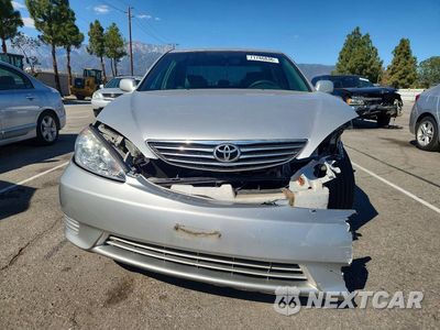 Piąte zdjęcie samochodu w środku: 2005 TOYOTA CAMRY LE VIN:4T1BE30K55U548701 - miniatura