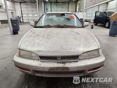 Piąte zdjęcie samochodu w środku: 1996 HONDA ACCORD DX 4D SEDAN VIN:1HGCD5532TA149236 - miniatura