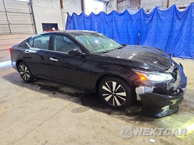 Czwarte zdjęcie samochodu z boku: 2019 NISSAN ALTIMA SL VIN:1N4BL4EV4KC212578 - miniatura