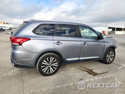 Trzecie zdjęcie samochodu z tyłu: 2019 MITSUBISHI OUTLANDER SE VIN:JA4AD3A39KZ055817 - miniatura