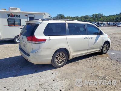 Trzecie zdjęcie samochodu z tyłu: 2011 TOYOTA SIENNA XLE 8-PASSENGER VIN:5TDYK3DC1BS037853 - miniatura