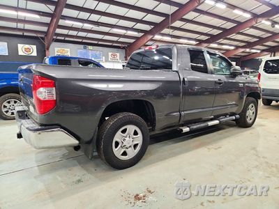 Trzecie zdjęcie samochodu z tyłu: 2016 TOYOTA TUNDRA SR5 VIN:5TFUY5F19GX563489 - miniatura