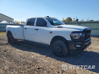 Czwarte zdjęcie samochodu z boku: 2023 RAM 3500 TRADESMAN VIN:3C63RRGL3PG542066 - miniatura