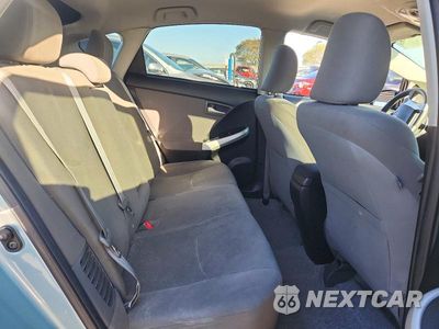 Zdjęcie 10 z 13 samochodu: 2013 TOYOTA PRIUS TWO VIN:JTDKN3DU8D1717934 - miniatura