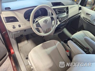 Zdjęcie 8 z 13 samochodu: 2013 TOYOTA SIENNA LE VIN:5TDKK3DC2DS289443 - miniatura