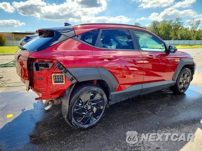 Trzecie zdjęcie samochodu z tyłu: 2026 HYUNDAI KONA SEL SPORT VIN:KM8HF3AB5TU476675 - miniatura