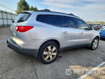 Trzecie zdjęcie samochodu z tyłu: 2012 CHEVROLET TRAVERSE LT VIN:1GNKRGED6CJ375674 - miniatura