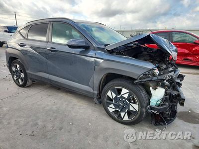 Czwarte zdjęcie samochodu z boku: 2025 HYUNDAI KONA SEL VIN:KM8HB3AB2SU192530 - miniatura
