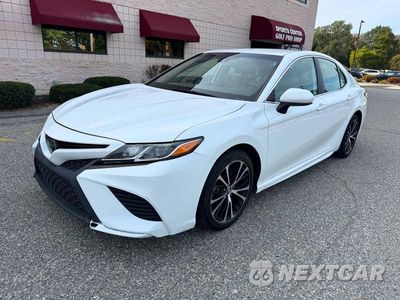 Drugie zdjęcie samochodu z przodu: 2020 TOYOTA CAMRY SE VIN:4T1G11AK1LU915160 - miniatura