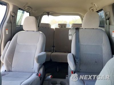 Zdjęcie 10 z 13 samochodu: 2017 TOYOTA SIENNA LE VIN:5TDKZ3DC8HS819996 - miniatura