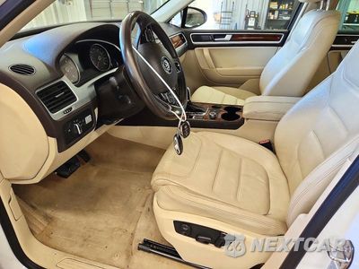 Zdjęcie 7 z 12 samochodu: 2014 VOLKSWAGEN TOUAREG V6 TDI VIN:WVGEP9BPXED010286 - miniatura