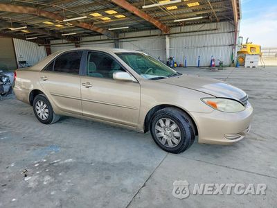 Czwarte zdjęcie samochodu z boku: 2002 TOYOTA CAMRY LE VIN:JTDBE32K020010296 - miniatura