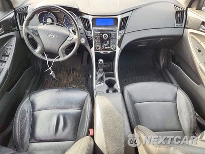 Zdjęcie 8 z 12 samochodu: 2011 HYUNDAI SONATA LIMITED 2.0T VIN:5NPEC4AB4BH289376 - miniatura