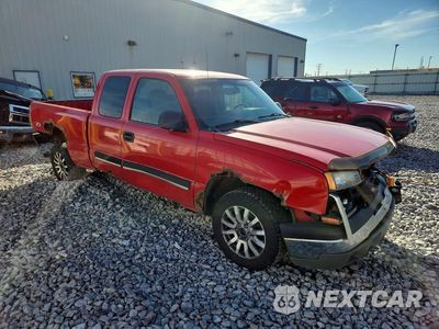 Czwarte zdjęcie samochodu z boku: 2004 CHEVROLET SILVERADO K1500 VIN:1GCEK19T34E282615 - miniatura