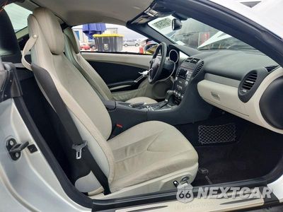 Zdjęcie 10 z 12 samochodu: 2006 MERCEDES-BENZ SLK 350 VIN:WDBWK56F16F112811 - miniatura
