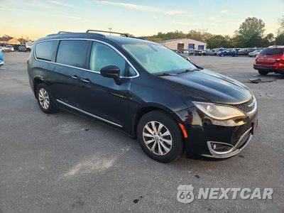 Czwarte zdjęcie samochodu z boku: 2017 CHRYSLER PACIFICA TOURING L VIN:2C4RC1BG1HR583288 - miniatura