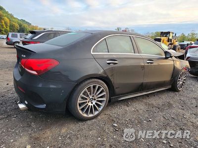 Trzecie zdjęcie samochodu z tyłu: 2021 MERCEDES-BENZ A 35 AMG VIN:W1K3G5BBXMJ271996 - miniatura