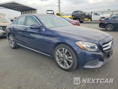 Czwarte zdjęcie samochodu z boku: 2018 MERCEDES-BENZ C 300 VIN:55SWF4JB1JU265415 - miniatura