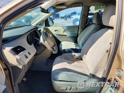Zdjęcie 7 z 12 samochodu: 2013 TOYOTA SIENNA LE VIN:5TDKK3DC1DS365055 - miniatura