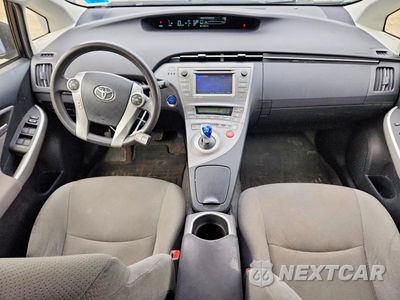 Zdjęcie 8 z 12 samochodu: 2014 TOYOTA PRIUS THREE VIN:JTDKN3DU1E0365853 - miniatura