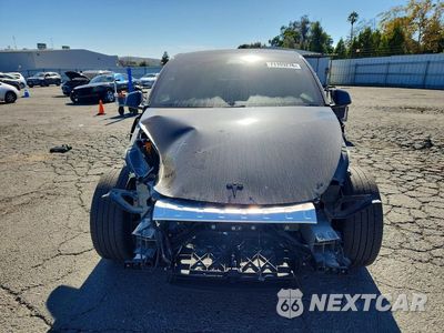 Piąte zdjęcie samochodu w środku: 2023 TESLA MODEL Y VIN:7SAYGDEE9PF636117 - miniatura