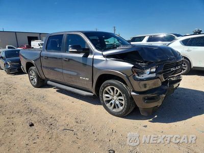 Czwarte zdjęcie samochodu z boku: 2021 RAM 1500 LARAMIE VIN:1C6SRFJT5MN580842 - miniatura