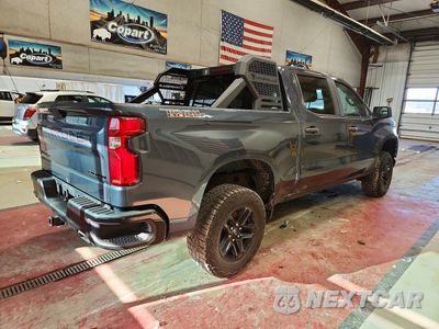Trzecie zdjęcie samochodu z tyłu: 2020 CHEVROLET SILVERADO K1500 TRAIL BOSS CUSTOM VIN:3GCPYCEF7LG284233 - miniatura