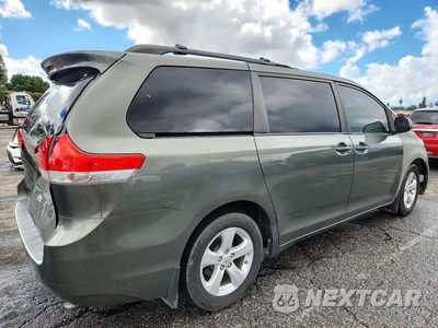 Trzecie zdjęcie samochodu z tyłu: 2013 TOYOTA SIENNA LE VIN:5TDKK3DC2DS400069 - miniatura