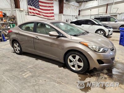 Czwarte zdjęcie samochodu z boku: 2013 HYUNDAI ELANTRA GLS VIN:5NPDH4AE5DH243517 - miniatura