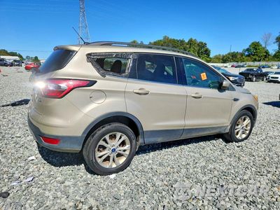 Trzecie zdjęcie samochodu z tyłu: 2018 FORD ESCAPE SE VIN:1FMCU9GD4JUA88572 - miniatura
