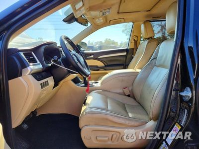 Zdjęcie 7 z 13 samochodu: 2017 TOYOTA HIGHLANDER XLE VIN:5TDJZRFH9HS445325 - miniatura