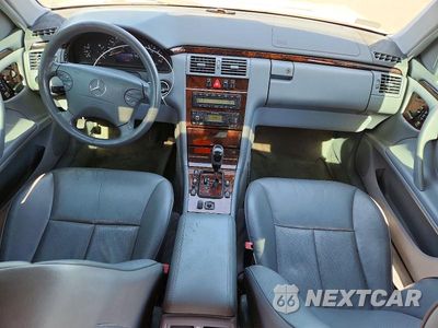 Zdjęcie 8 z 13 samochodu: 2001 MERCEDES-BENZ E 320 VIN:WDBJF65JX1B258439 - miniatura