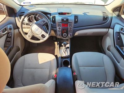 Zdjęcie 8 z 12 samochodu: 2013 KIA FORTE EX VIN:KNAFU4A20D5684009 - miniatura