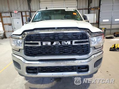 Piąte zdjęcie samochodu w środku: 2023 RAM 2500 TRADESMAN VIN:3C6UR5HL3PG538627 - miniatura